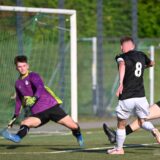 Und wieder brennt es im Rekener Strafraum: Waltrops Kapitän Jakob Kretschmann (Nr. 8) war beim 2:2 gegen SC Reken einer der Besten im Teutonia-Trikot.