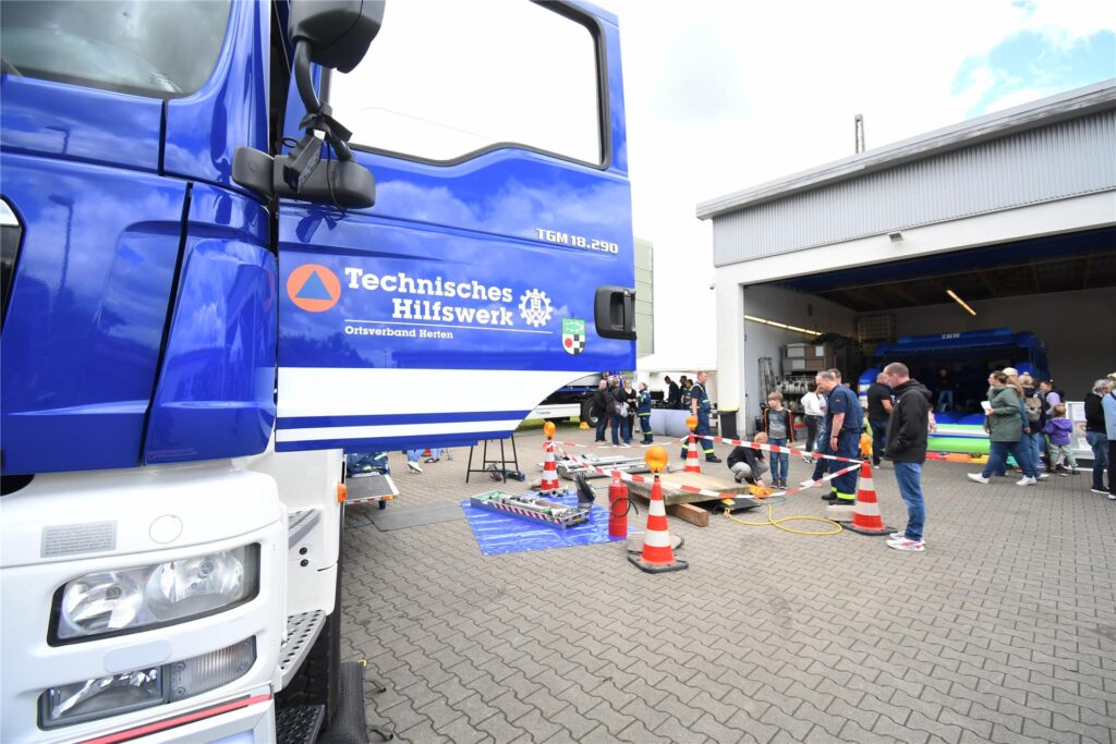 Impressionen vom Tag der offenen Tür des THW Herten im Jahr 2024. Impressionen vom Tag der offenen Tür des THW Herten im Jahr 2024.