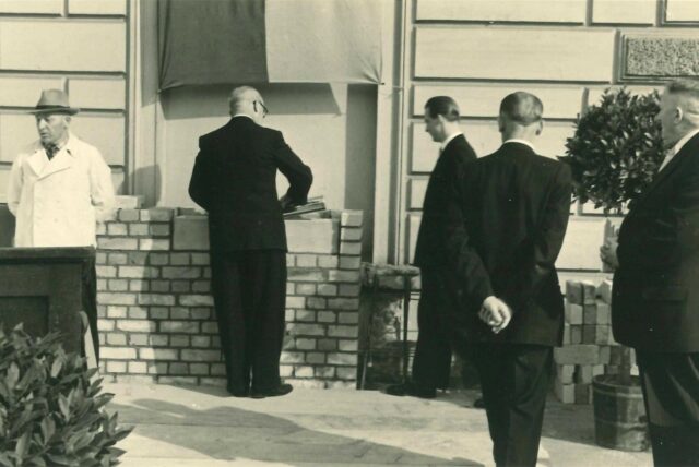 Bei der Grundsteinlegung fürs Rathaus Herten am 16. Juni 1955.