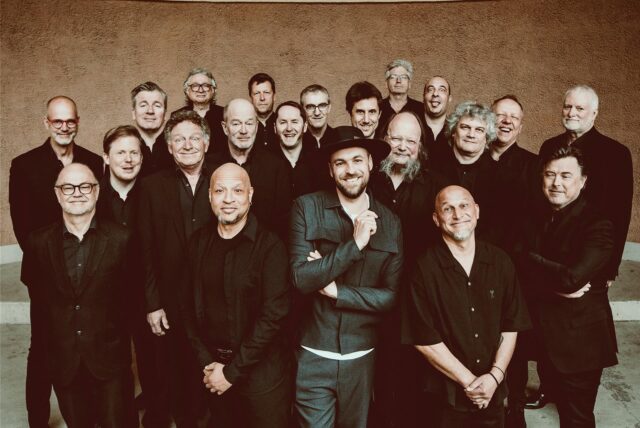 Max Mutzke und SWR Band machen halt in der Europahalle in Castrop-Rauxel.