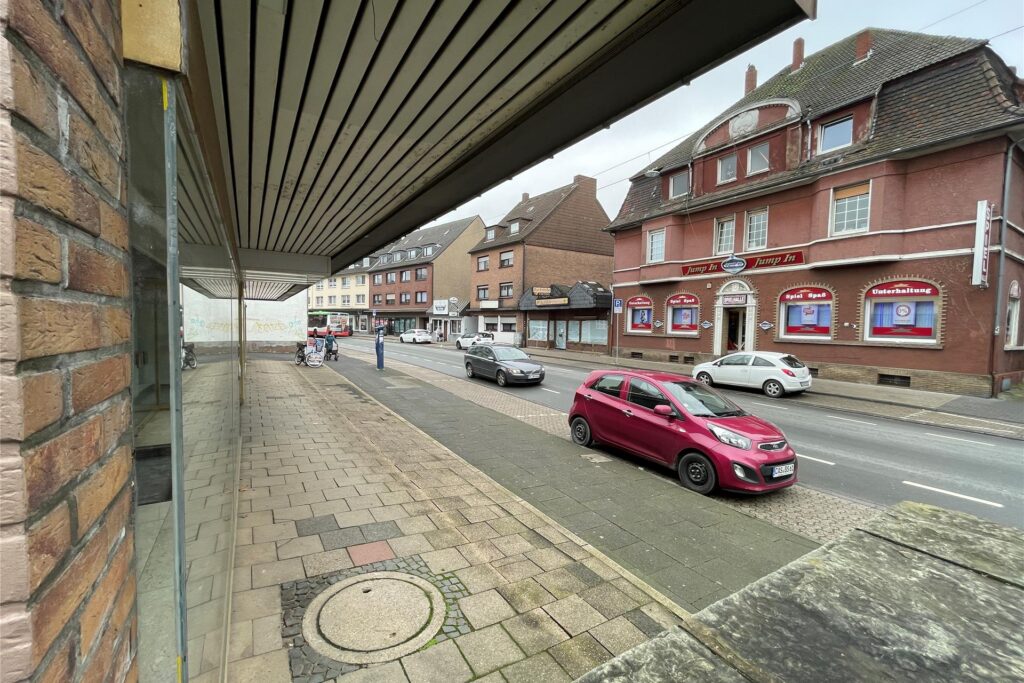 Die Ickerner Straße ist Geschäftszentrum und für viele auch ein Schulweg. Die Ickerner Straße ist Geschäftszentrum und für viele auch ein Schulweg.
