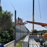Einbau der Lärmschutzelemente an der A52 in Marl-Hamm