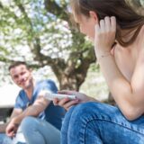 Zwei Personen auf einem Date.