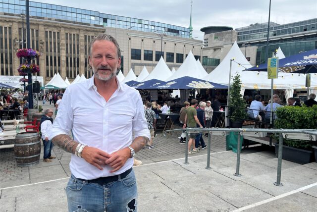 „Dortmund à la carte“-Organisator Sven Stute steht auf dem Hansaplatz.
