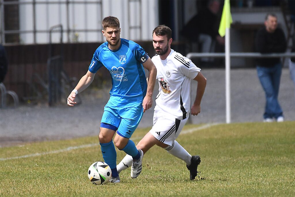 Nico Brehm (l.) am Ball. Nico Brehm (l.) am Ball.