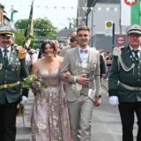 Die Lembecker Schützen zogen am Sonntag mit einer großen Parade durch das Dorf.