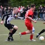 Oberwieses Kapitän Janis Lenfert (l.), hier im Kampf um den Ball mit Nicolas Gerwerth (M.) von der DJK Sportfreunde Datteln, sieht Potenzial in seiner Mannschaft.