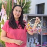 Pia Bisior vor ihrem Selbstbedienungsladen im Vinckehof in Castrop-Rauxel.