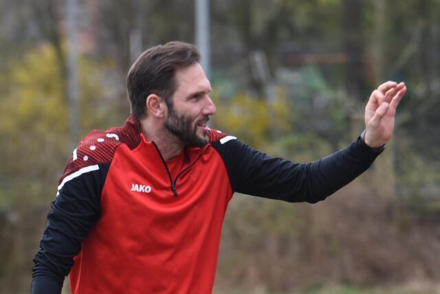 Darf sich über einen neuen Stürmer freuen: Timo Tetzlacht, Trainer der DJK Sportfreunde Datteln.