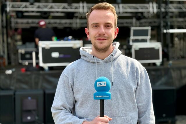 Reporter Tewe Schefer beim Aufbau von Castrop Kocht Über.