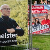 Wahlplakate der TOP-Partei und der Hertener SPD stehen an der Kreuzung Ewaldstraße / Gelsenkirchener Straße.