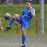 Die B-Junioren des FC Frohlinde (am Ball) haben die Meisterschaft in der Kreisliga A gefeiert.