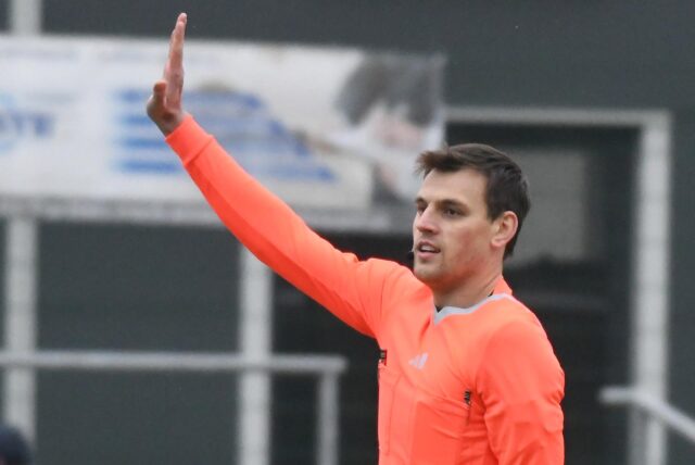 Schiedsrichter müssen kommende Saison genauer auf die Zeit achten, die der Torhüter den Ball in der Hand hat.