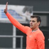 Schiedsrichter müssen kommende Saison genauer auf die Zeit achten, die der Torhüter den Ball in der Hand hat.