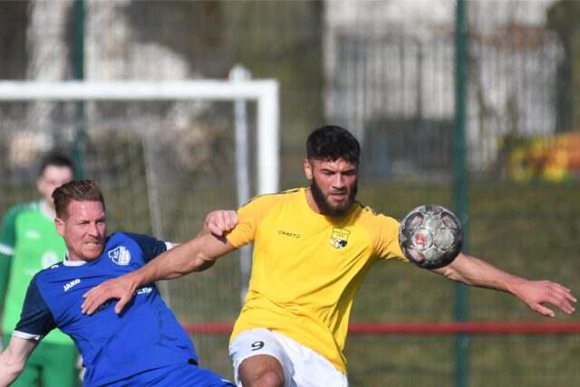 Dennis Lauth (l.) ist nominiert für die Amateurfußball-Erlf der Saison.