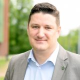 Patrick Hundt vor dem Kreishaus in Recklinghausen