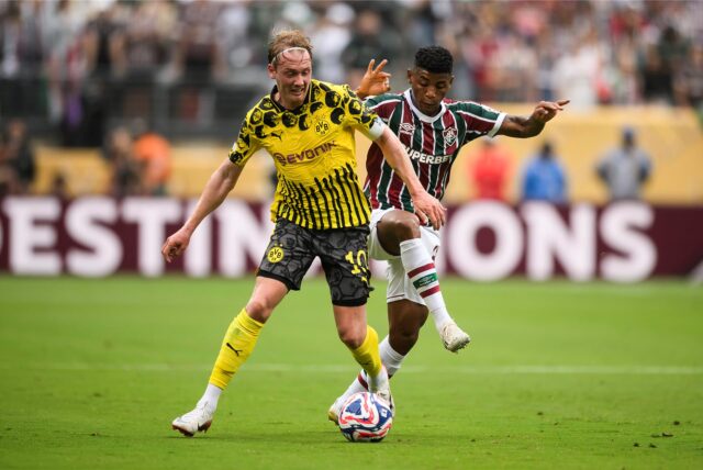 Julian Brandt im Zweikammpf.