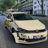 Das beschädigte Taxi auf der Märkischen Straße