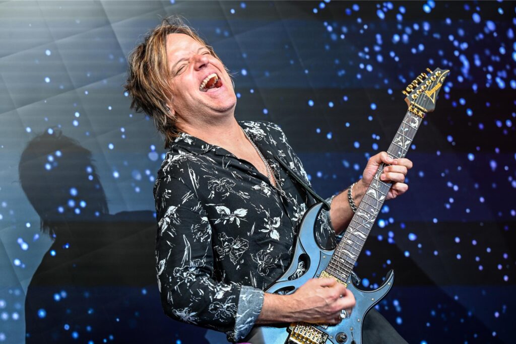 Gitarrist Peter Keller bei „Celebrating Democracy“ in Dortmund.