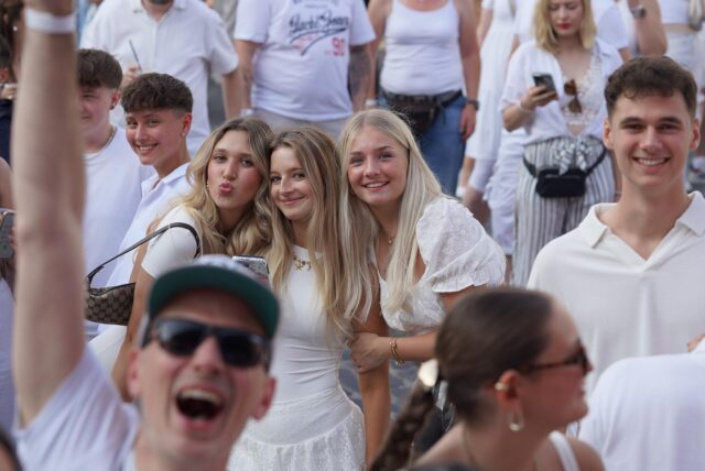 An Tag 1 waren fast alle Besucher von Castrop kocht über in Weiß gekleidet.