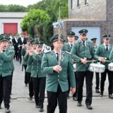 Vorparade der Schützen im Dorf Herverst am 19. Juni 2025.