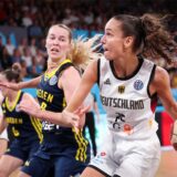 Clara Bielefeld (am Ball) und die deutsche Nationalmannschaft kassierten im EM-Viertelfinale eine Niederlage.