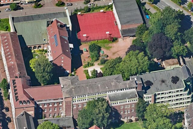 Das St. Ursula-Gymnasium im Luftbild