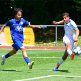 Die C-Jugendlichen von Wacker Obercastrop (weiße Trikots) gewannen das Halbfinale der Stadtmeisterschaft 2025 gegen den FC Frohlinde.