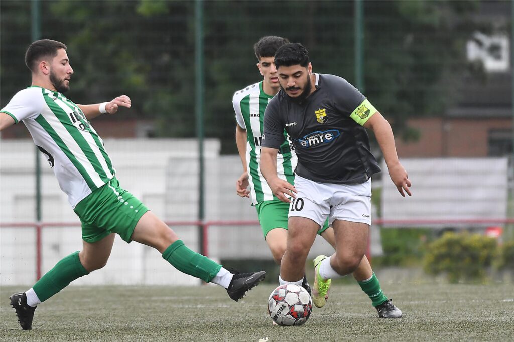 Alihan Kurgan (r.) schnürte unter anderem Viererpacks für die SF Habinghorst/Dingen in dieser Saison. Alihan Kurgan (r.) schnürte unter anderem Viererpacks für die SF Habinghorst/Dingen in dieser Saison.