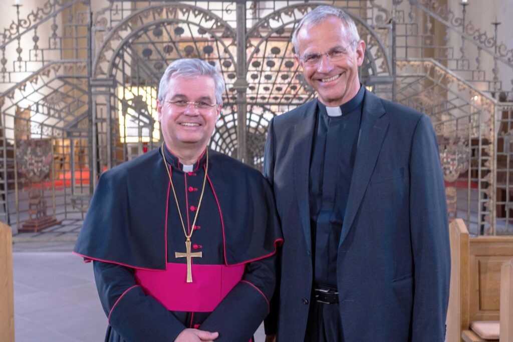 Erzbischof Dr. Udo Markus Bentz (links) und Prälat Dr. Peter Klasvogts (rechts)