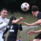 Bleibt spielender Co-Trainer beim FC 26 Erkenschwick: Nico Wieke (l.).