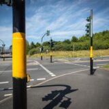 Ampelmaste an der Autobahnauffahrt Dorstfeld wurden gelb-schwarz besprüht.