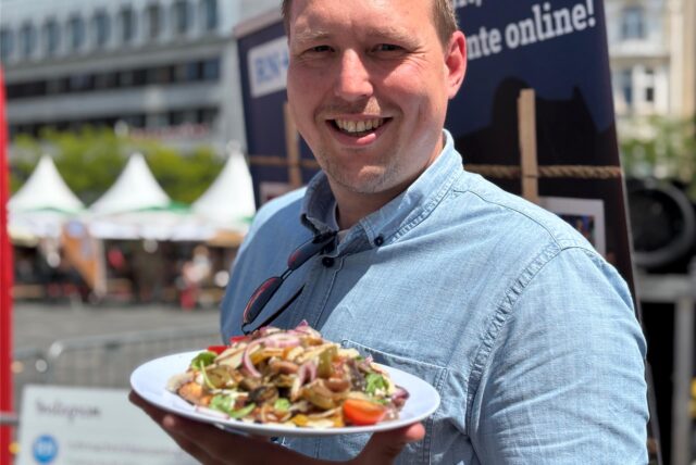 Eine mediterrane Pita von Catering by Schmitz für 6,50 Euro: Eine große Empfehlung bei warmem Wetter, meint Fabian Hollenhorst von den Ruhr Nachrichten..