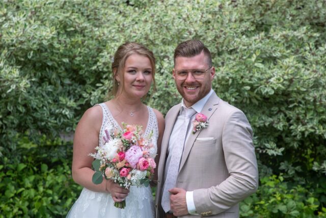 Nathalie (geborene Dabel) und Michael Sczymonek haben bei einer standesamtlichen Trauung im Parkbad Süd geheiratet.
