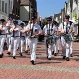 Spektakel für Halterner und Urlauber: Der große Sternmarsch der Musikzüge zum Alten Markt beim Schützenfest 2025 in Haltern.