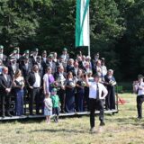 Der Samstag stand im Dorf Hervest im Zeichen des Abschieds vom amtierenden Königspaar Alexander Baldow und Antje Bartels. Am Nachmittag traten die Schützen gemeinsam mit der neuen Kinderkompanie zum Umzug durch das Dorf und zur letzten Parade vor dem scheidenden Königspaar an.