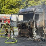 Ein Lkw aus Belarus ist an der Raststätte Hohe Mark am frühen Samstagabend ausgebrannt.