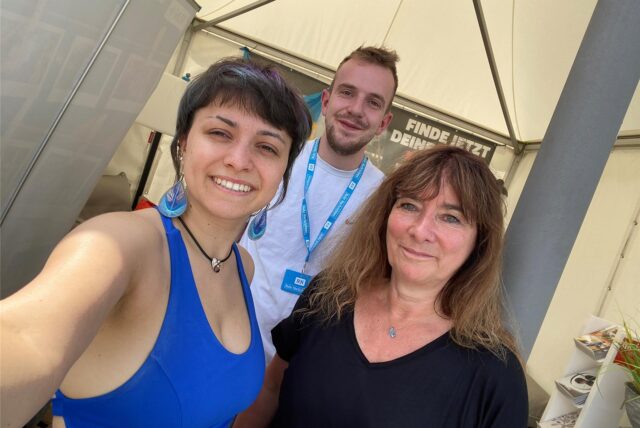 Nora Varga, Tewe Schefer und Ronny von Wangenheim berichten ab 14 Uhr live von „Castrop kocht über“.