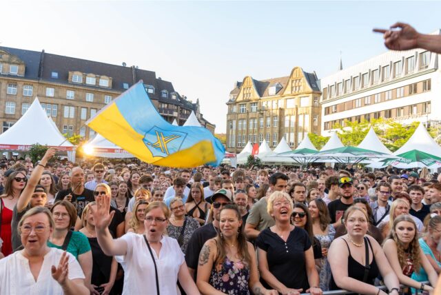 Volles „Wohnzimmer“ für Seven Cent beim Heimspiel auf dem Markplatz bei Castrop kocht über 2025