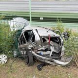 Das Auto mit vier Insassen, darunter drei Kindern, wurde bei dem Unfall in Recklinghausen völlig zerstört.
