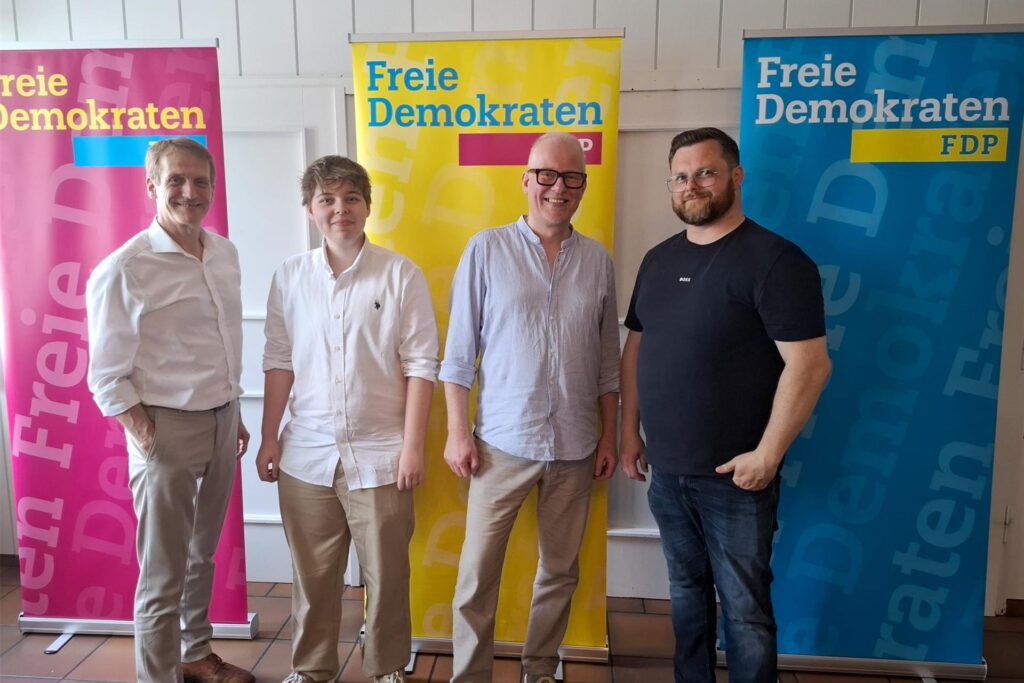 Lutz Ludwig (2.v.r.) kandidiert erneut für den Stadtrat in Dorsten. Lutz Ludwig (2.v.r.) kandidiert erneut für den Stadtrat in Dorsten.