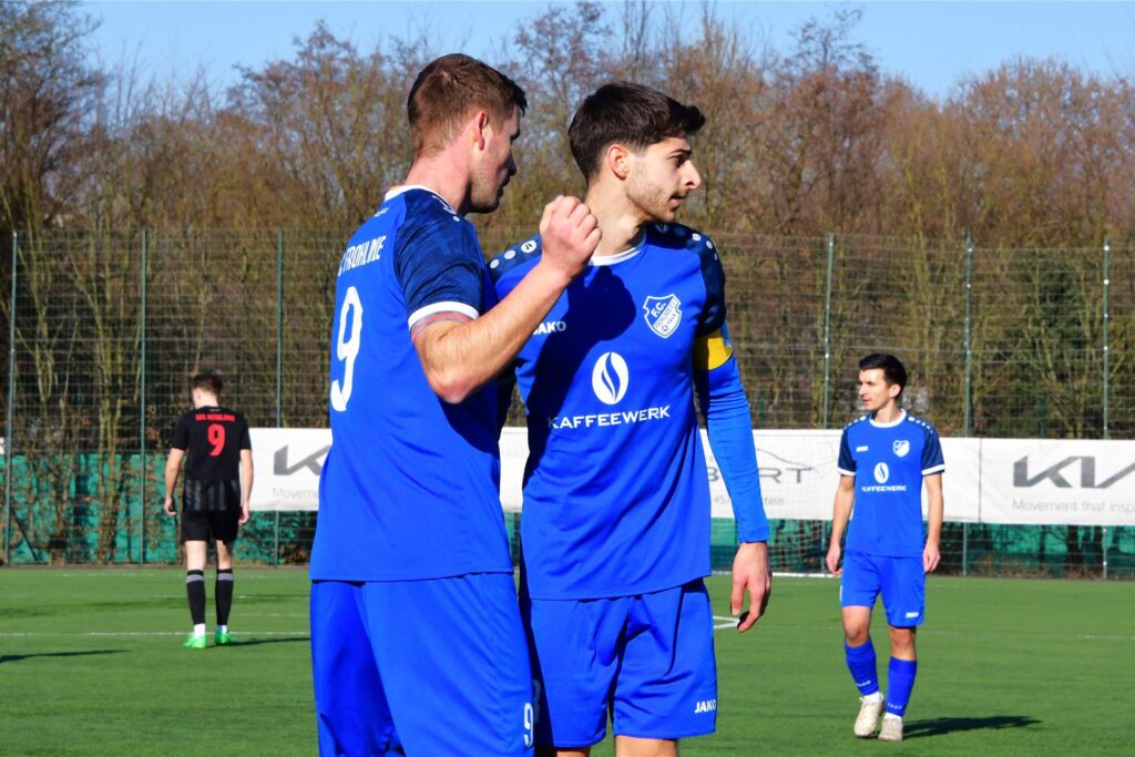Fabian Kolodzick (l.) spielt beim FC Frohlinde. Fabian Kolodzick (l.) spielt beim FC Frohlinde.