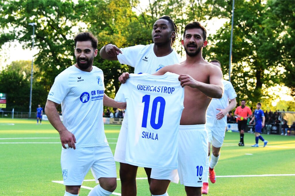 Ein Jubel wie einst Lionel Messi: Elvis Shala trägt beim SV Wacker Obercastrop die Trikotnummer Zehn. Ein Jubel wie einst Lionel Messi: Elvis Shala trägt beim SV Wacker Obercastrop die Trikotnummer Zehn.