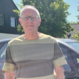 Walter Buschhaus kam mit dem Schrecken davon, als sein Auto in Dortmund mit einem Blumenkübel beworfen wurde.