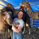 Circus Verona: Kamel Kenai holt sich bei Jessi Tränkler seine Schmuseeinheiten ab