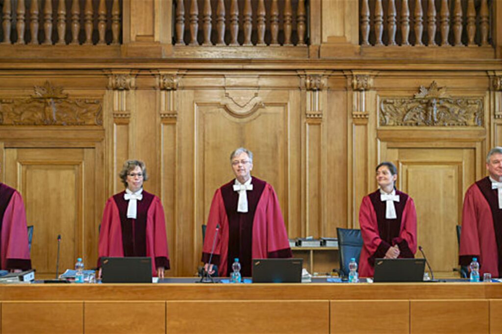 Ingo Kraft (M), Vorsitzender Richter des 6. Senat, eröffnet die Verhandlung vor dem Bundesverwaltungsgericht. 