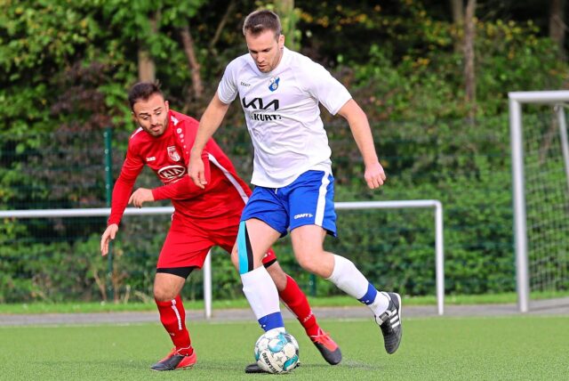 Beim FC Leusberg hat Maurice Kühn (l.) schon Erfahrungen als spielender Trainer gesammelt.