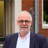 Bürgermeister Matthias Müller vor dem Rathaus Herten