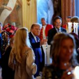 US-Präsident Donald Trump (M) nimmt an einem Abendessen der NATO-Staats- und Regierungschefs im Paleis Huis ten Bosch im Vorfeld des NATO-Gipfels, teil.