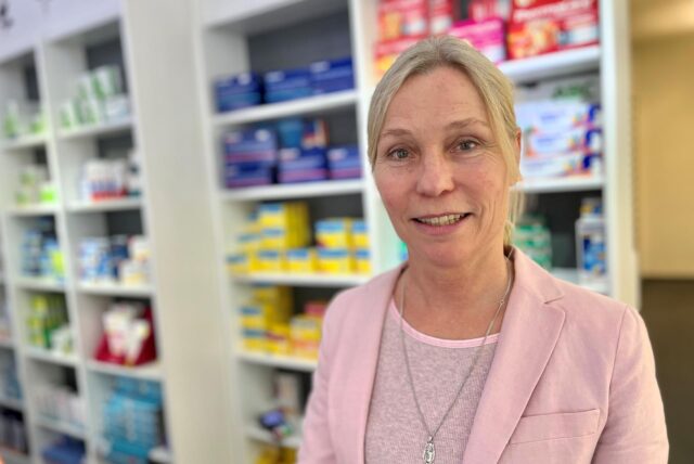 Sigrid Ariane Schanofski leitet die „Marco Polo“-Apotheke an der Kreuzstraße.
